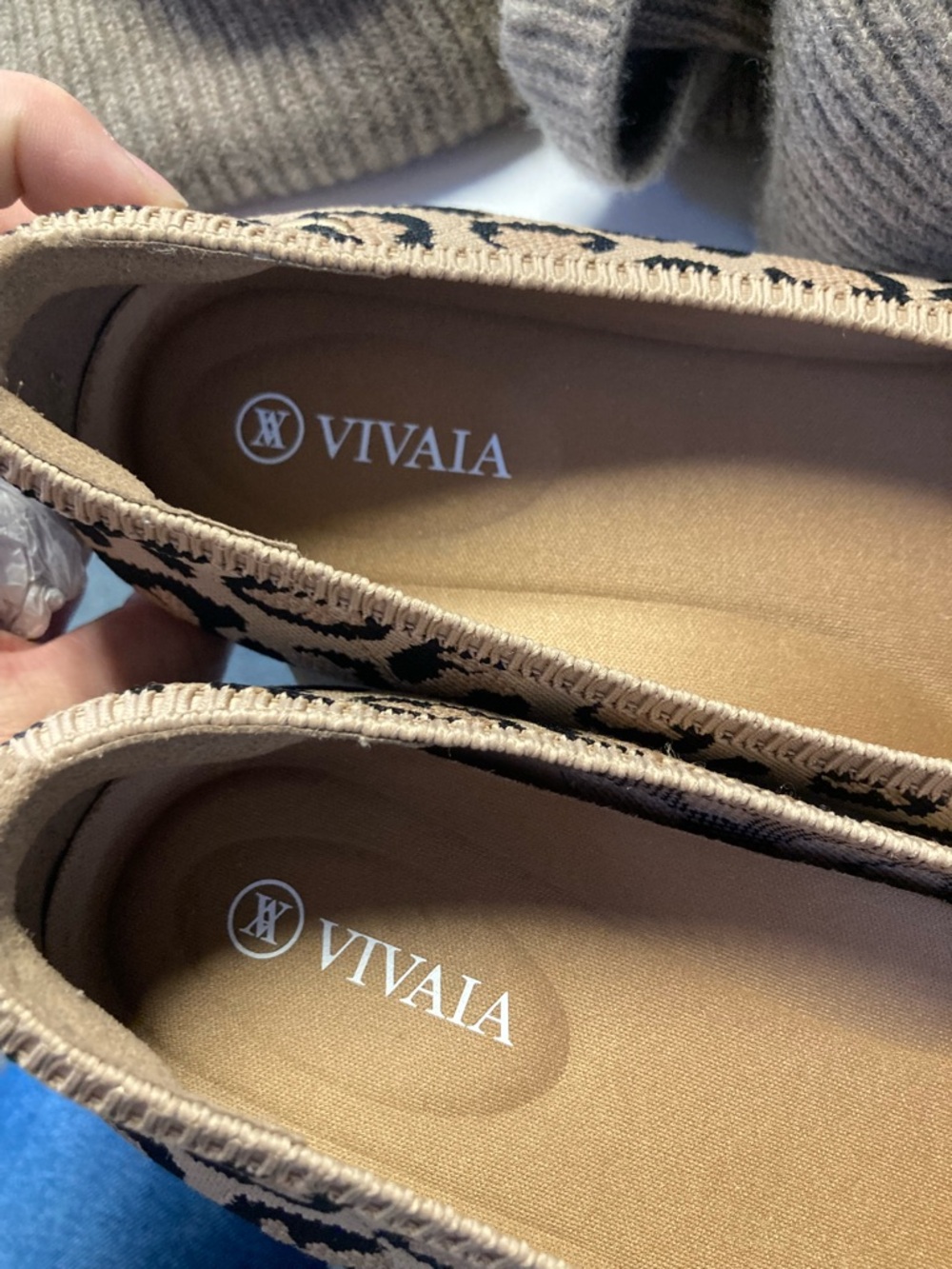 Like new US 8.5 Vivaia leopard pointed toe flats - Picture 5 of 9